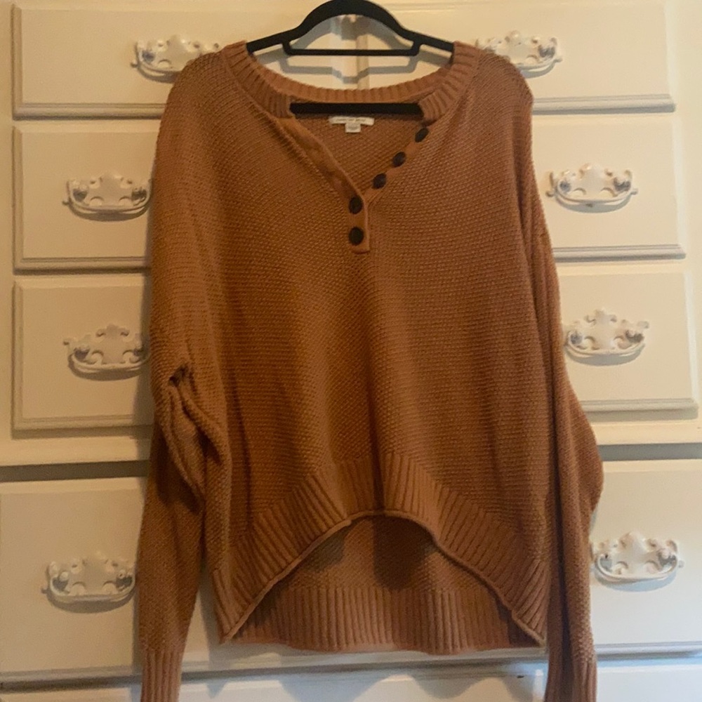 AMERICAN EAGLE HENLEY SWEATER